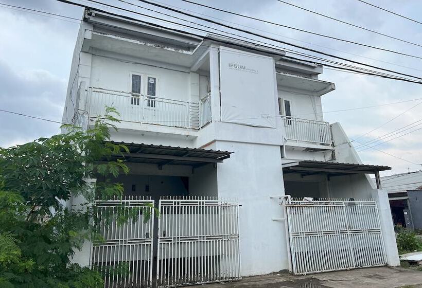 فندق Oyo 94161 Kost Aisyah