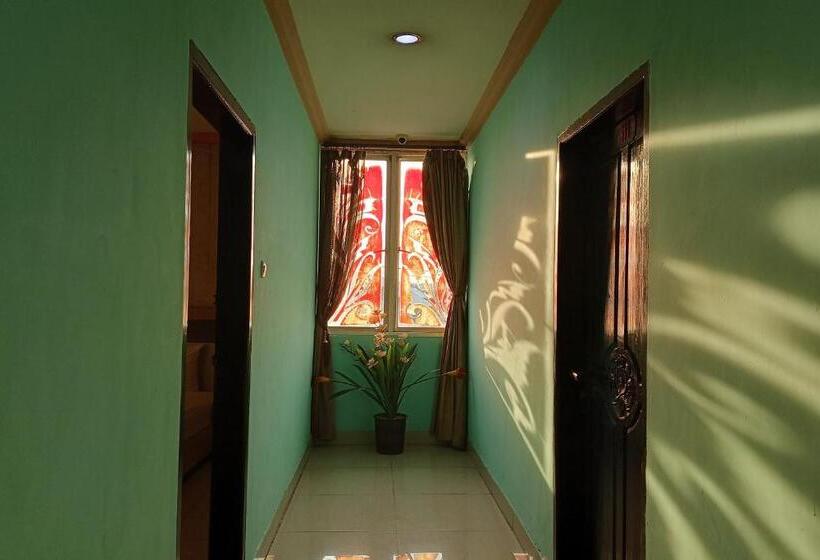 فندق Oyo 94168 Pondok Akhmal 2