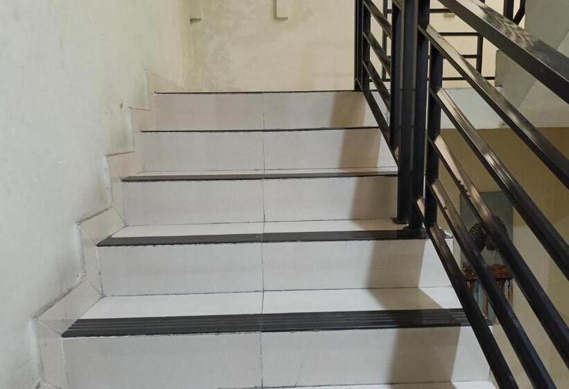 فندق Oyo 94168 Pondok Akhmal 2