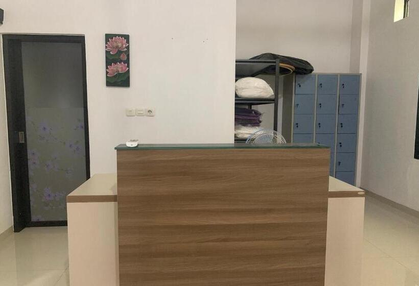 فندق Oyo 94168 Pondok Akhmal 2