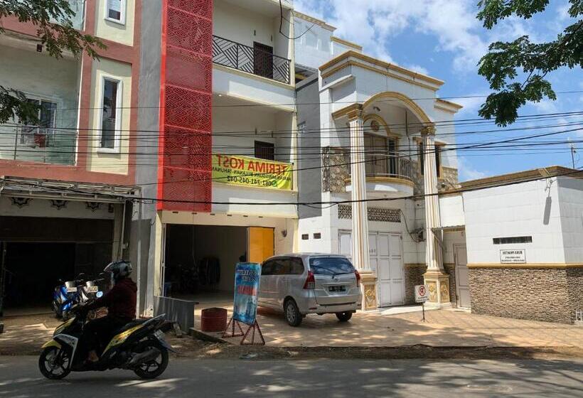 فندق Oyo 94168 Pondok Akhmal 2