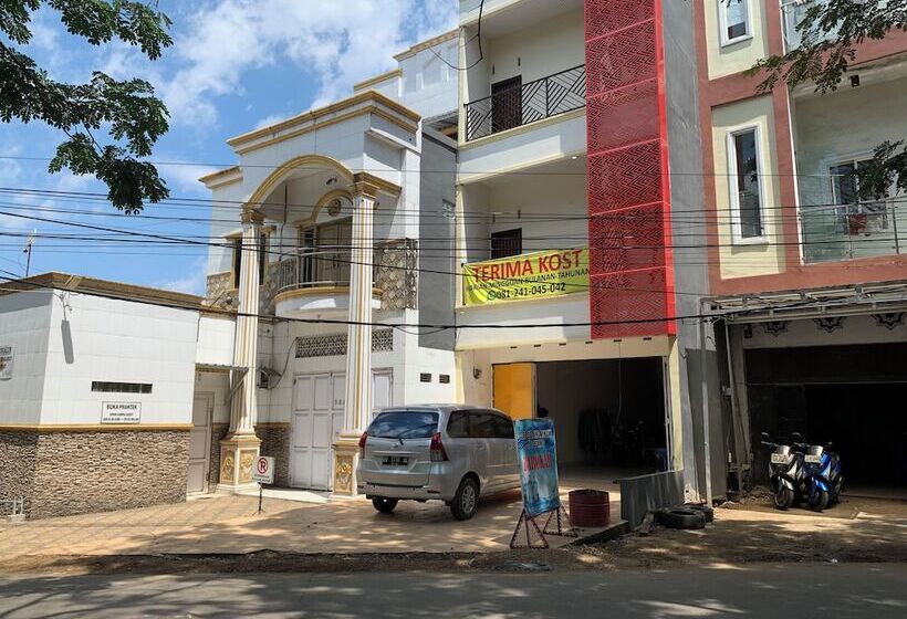 فندق Oyo 94168 Pondok Akhmal 2