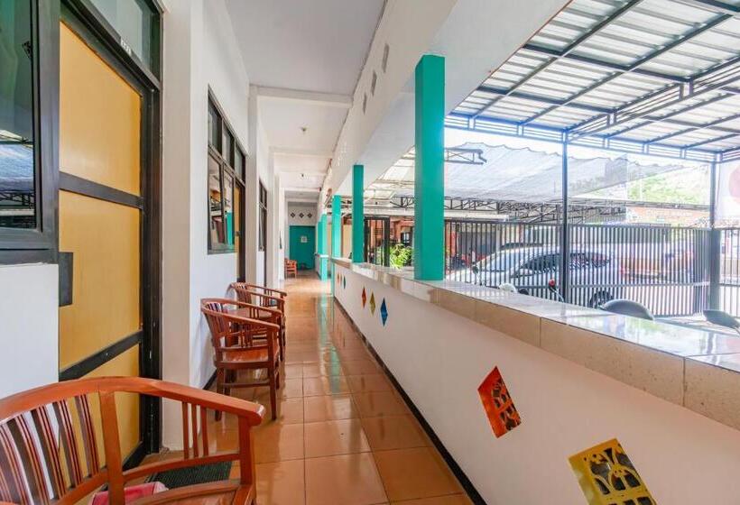 فندق Oyo 94172 Mata Air Guest House Madiun