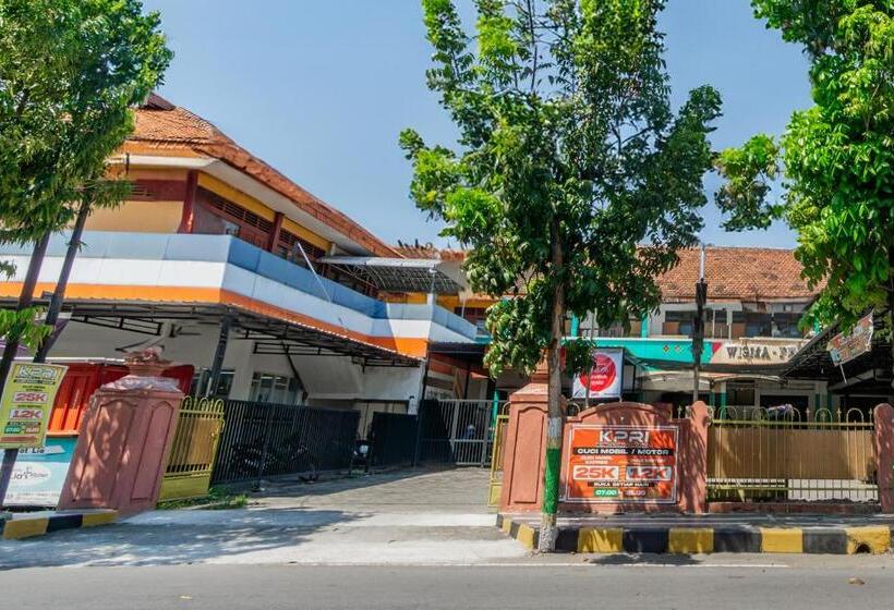 فندق Oyo 94172 Mata Air Guest House Madiun