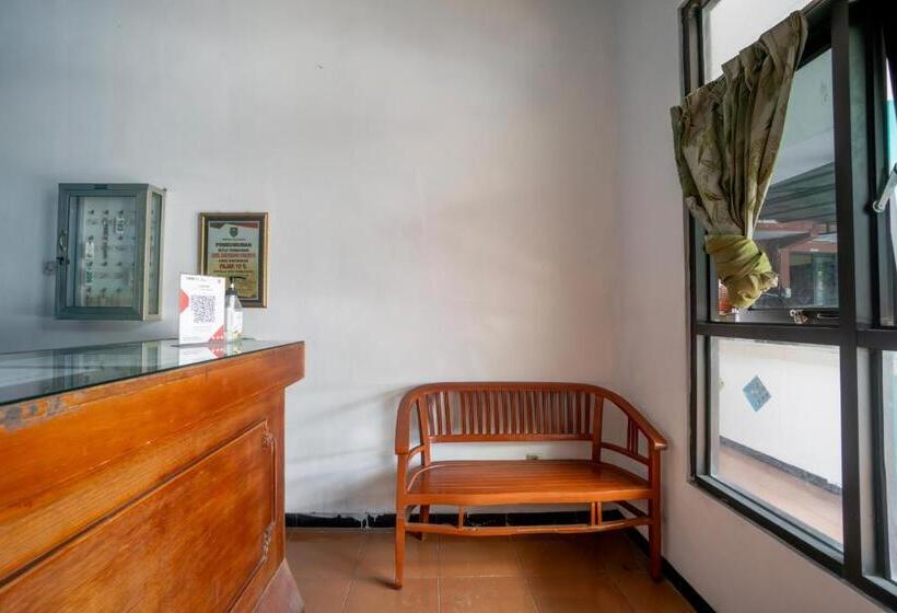 فندق Oyo 94172 Mata Air Guest House Madiun