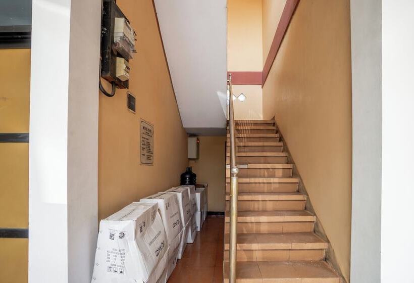 فندق Oyo 94172 Mata Air Guest House Madiun