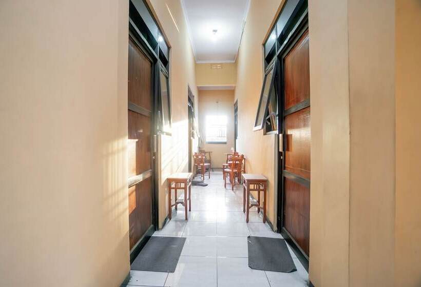 בית מלון כפרי Oyo 94172 Mata Air Guest House Madiun