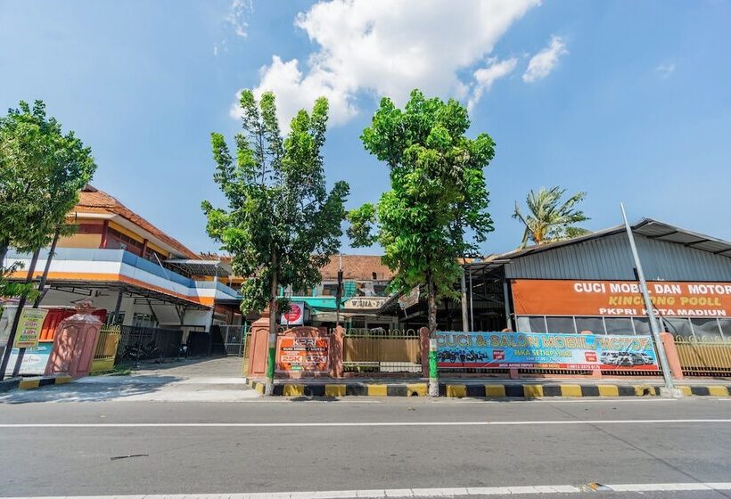 בית מלון כפרי Oyo 94172 Mata Air Guest House Madiun