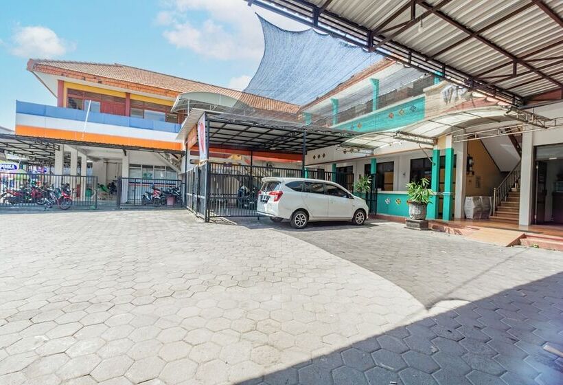 בית מלון כפרי Oyo 94172 Mata Air Guest House Madiun