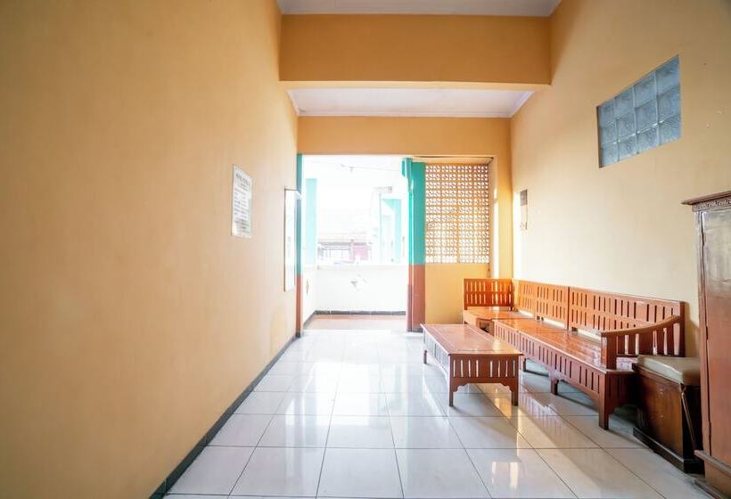 فندق Oyo 94172 Mata Air Guest House Madiun