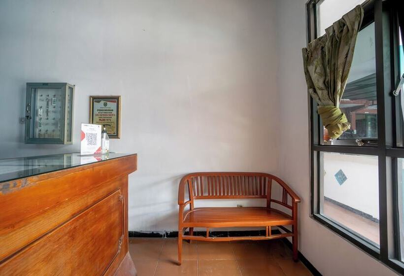 فندق Oyo 94172 Mata Air Guest House Madiun