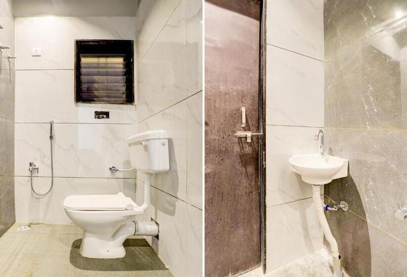 O Yuvraj Hotel Barshi