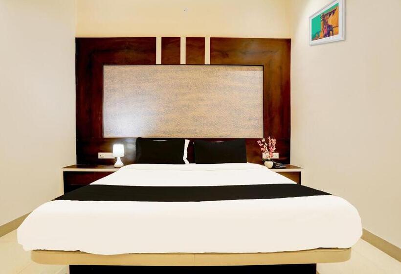 O Yuvraj Hotel Barshi