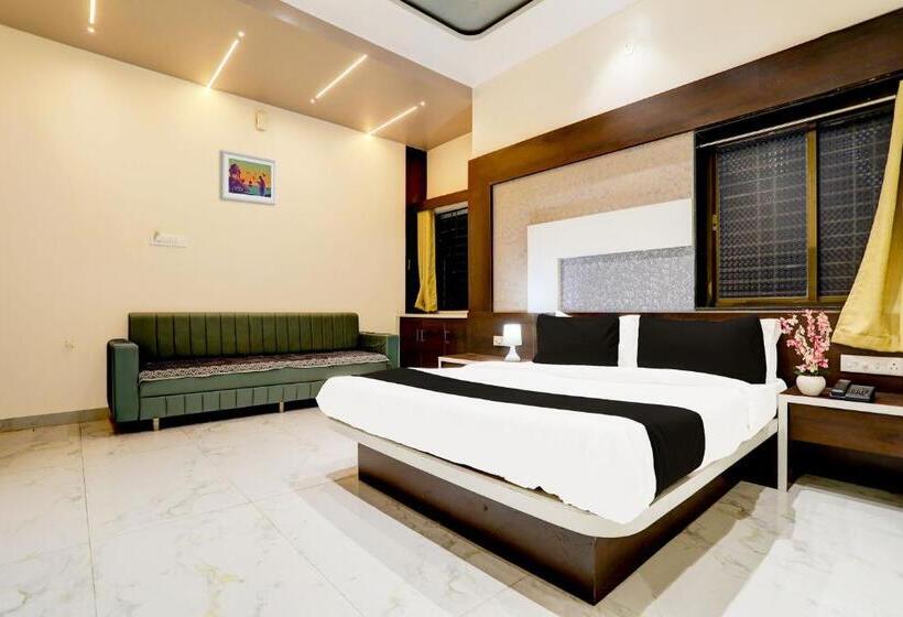 O Yuvraj Hotel Barshi