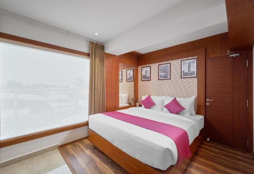 فندق Q White Crescent