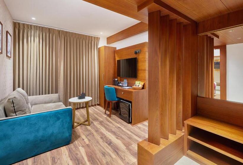 فندق Q White Crescent