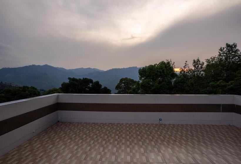 ホテル Raja Garden Hills View