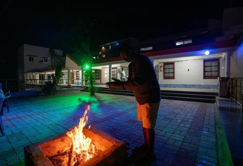 ホテル Raja Garden Hills View