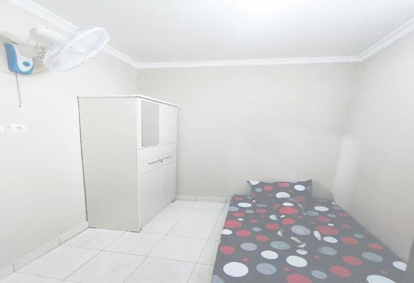 ホテル Spot On 94146 Rama Residence Syariah