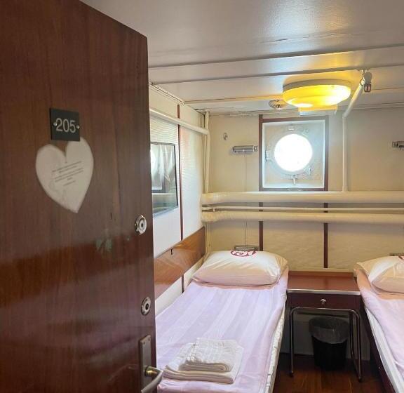 בית מלון כפרי Sunnhordland