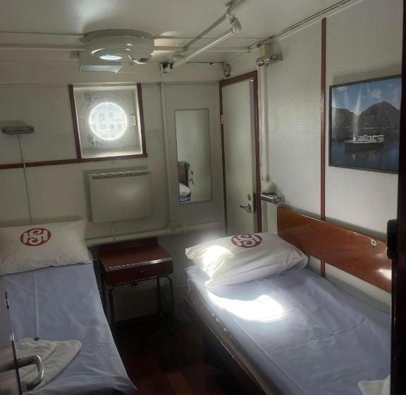 בית מלון כפרי Sunnhordland