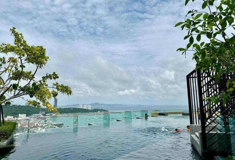 هتل The Edge Central Pattaya เอดจ์ เซ็นทรัล พัทยากลาง