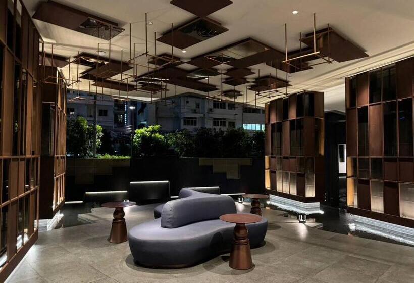 هتل The Edge Central Pattaya เอดจ์ เซ็นทรัล พัทยากลาง