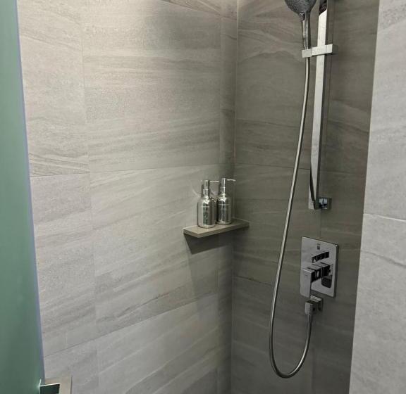 هتل The Edge Central Pattaya เอดจ์ เซ็นทรัล พัทยากลาง