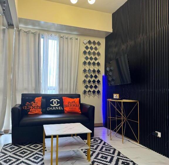 Luxury Pool View Megaworld Iloilo