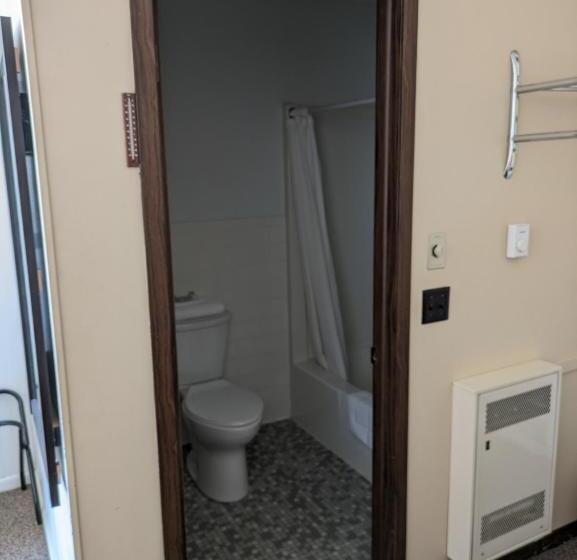 Paradise Falls Motel & Liquor Llc