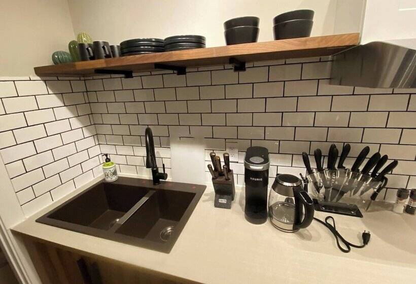 پانسیون Brand New Modern Flat 2br1ba Whyte And University