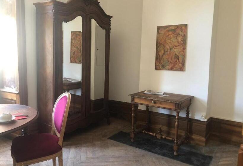 Пансион Chambres Au Chateau Saint Geoire