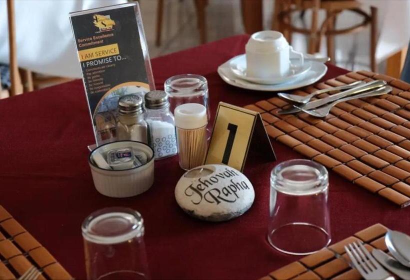 פנסיון Foundation Stones Lodge Potch