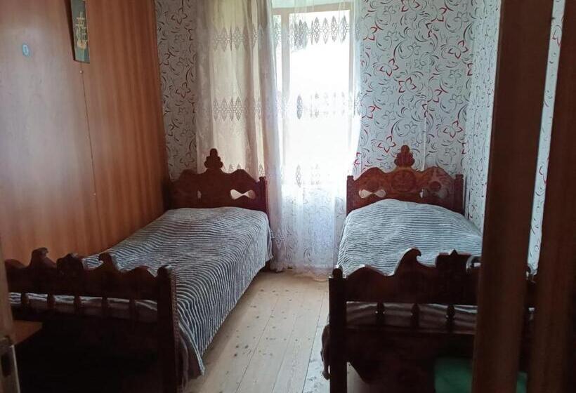 پانسیون Guest House Cafe Nita