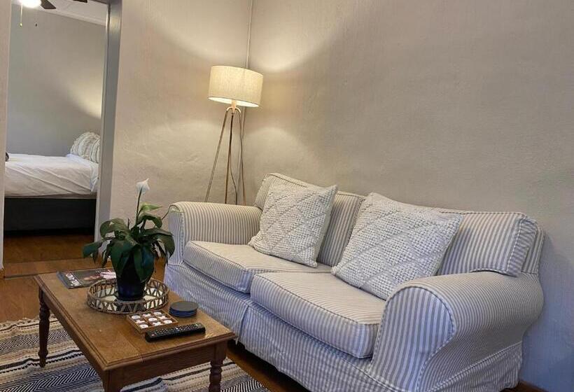 פנסיון Happy Hilton Guest House