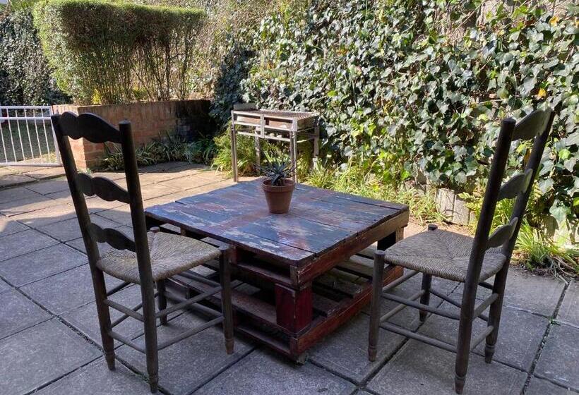 פנסיון Happy Hilton Guest House