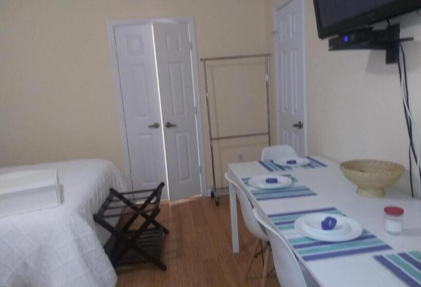 پانسیون Posh Guest Suite With Pool