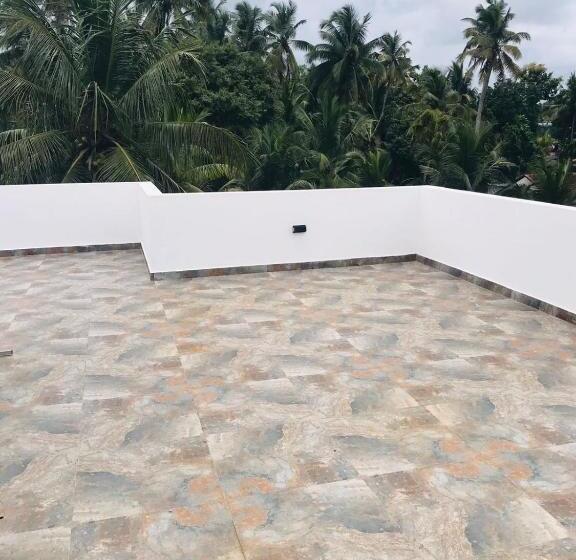 Пансион Sri White Villa Airport Boutique