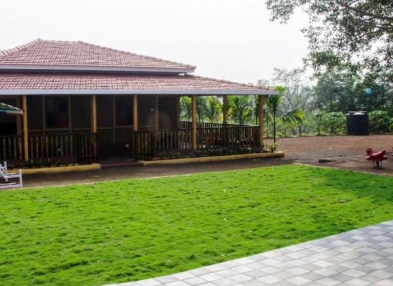 אתר נופש Vishvin Restofarm Badlapur