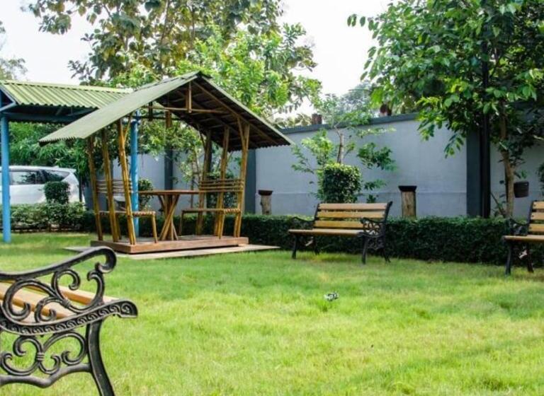 אתר נופש Vishvin Restofarm Badlapur