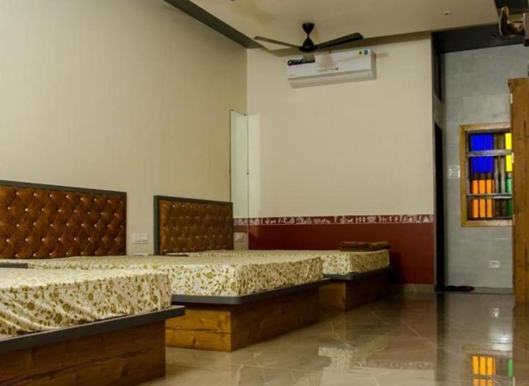 אתר נופש Vishvin Restofarm Badlapur