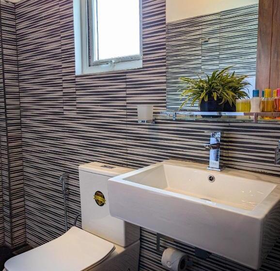 Airpot Hotel By Cmb Apartments