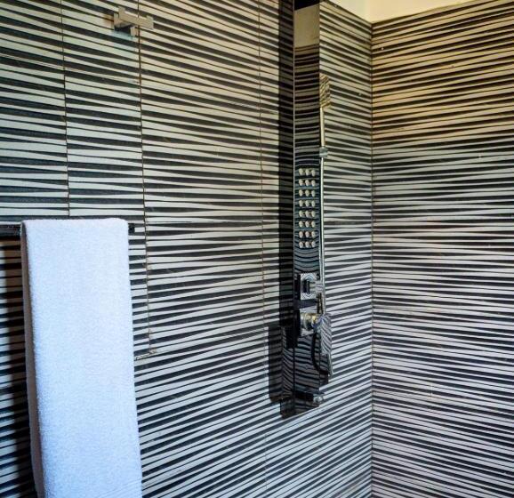 Airpot Hotel By Cmb Apartments