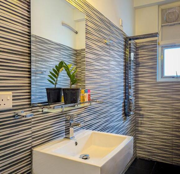 Airpot Hotel By Cmb Apartments