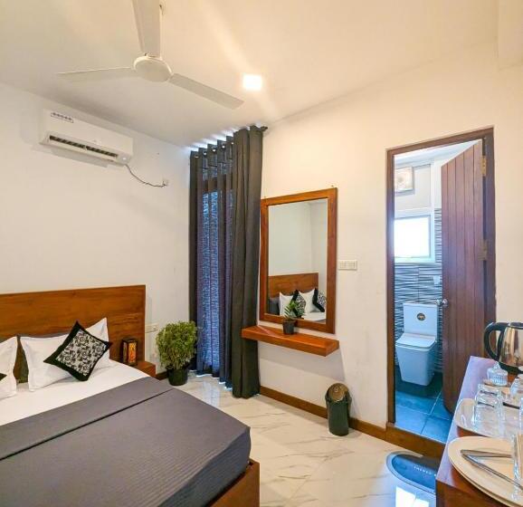 Airpot Hotel By Cmb Apartments