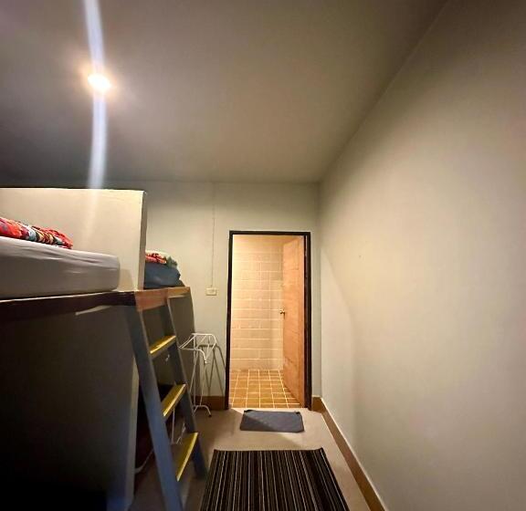 הוסטל Noahs Ark