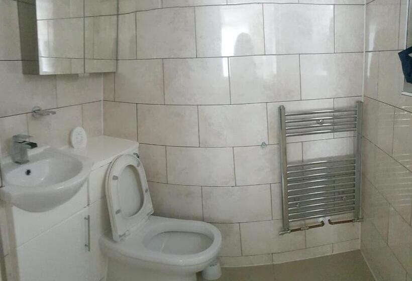 فندق صغير Private Rooms Near Hither Green Station