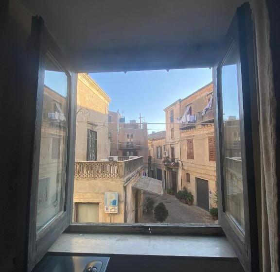 مبيت وإفطار A P E House