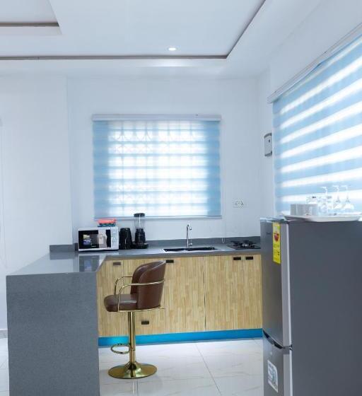 تختخواب و صبحانه Atom Height Apartment