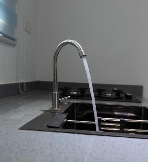 تختخواب و صبحانه Atom Height Apartment